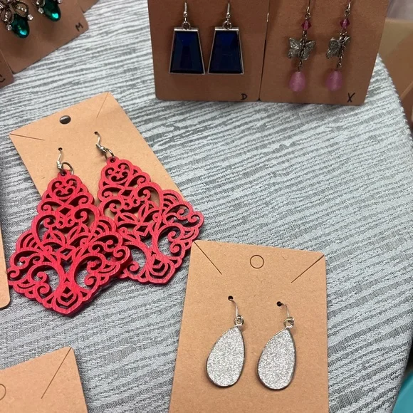 Elegant Women's Earrings - Picture 4 of 8